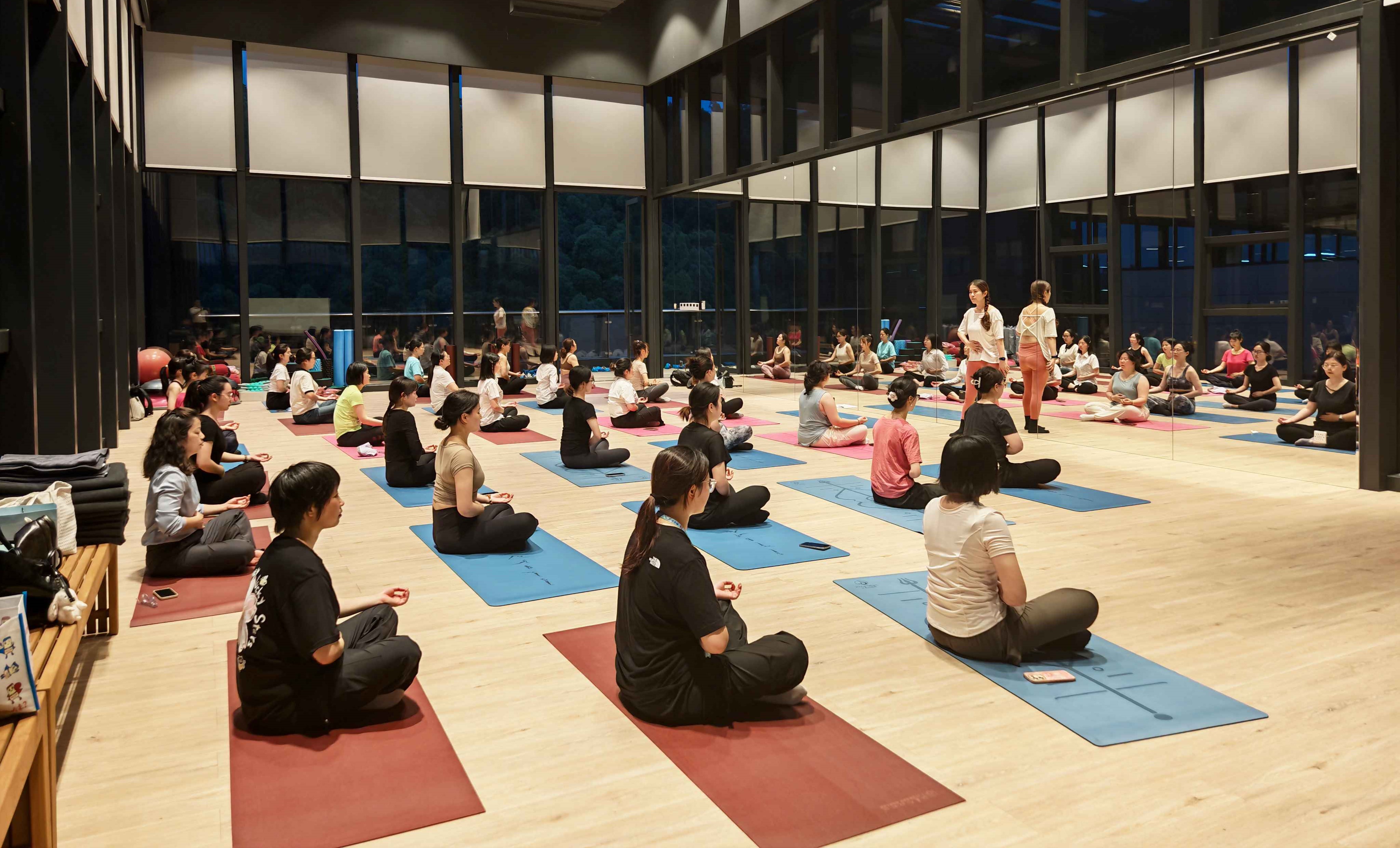 勝宏科技首期瑜伽班活力開課 解鎖職場健康新方式